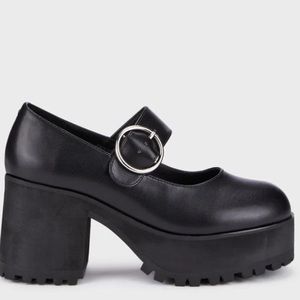 Like NEW!! Brand- Current mood- platform Mary Jane- size 8
